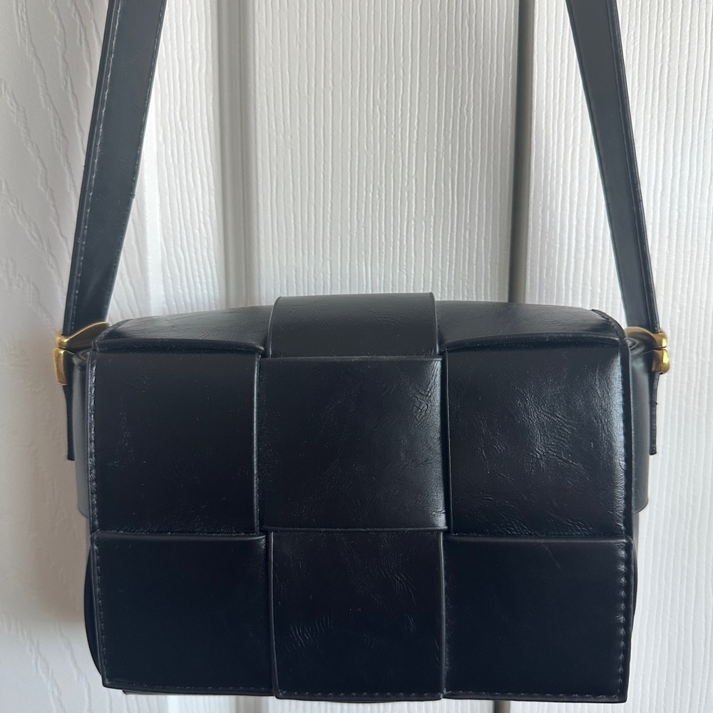 SHEIN Black Woven Shoulder Bag